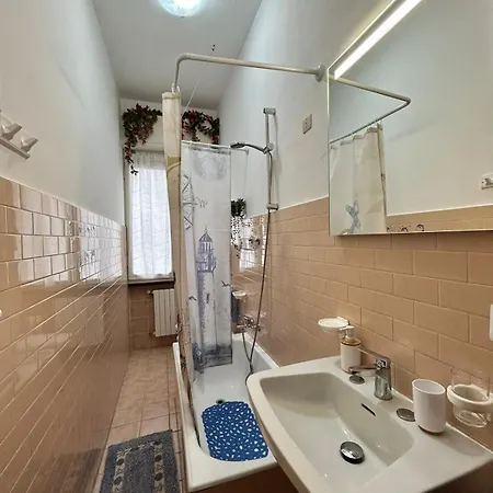 Diano Marina: Luminoso Quadrilocale 4 Passi Dal Mare E Ai Servizi. Posto Auto Riservato. Apartamento
