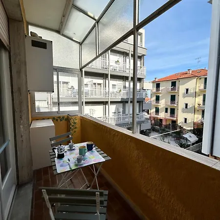 Diano Marina: Luminoso Quadrilocale 4 Passi Dal Mare E Ai Servizi. Posto Auto Riservato. Apartment Diano Marina